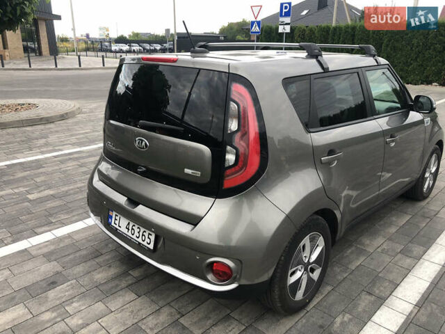 Сірий Кіа Soul, об'ємом двигуна 0 л та пробігом 130 тис. км за 10500 $, фото 8 на Automoto.ua