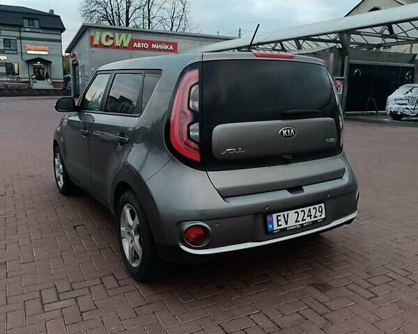 Серый Киа Soul, объемом двигателя 0 л и пробегом 130 тыс. км за 6150 $, фото 6 на Automoto.ua