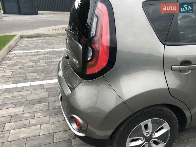 Сірий Кіа Soul, об'ємом двигуна 0 л та пробігом 130 тис. км за 10500 $, фото 9 на Automoto.ua
