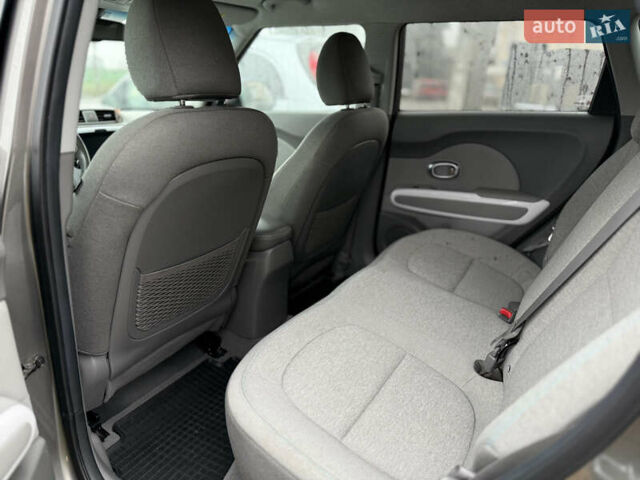 Сірий Кіа Soul, об'ємом двигуна 0 л та пробігом 141 тис. км за 10444 $, фото 9 на Automoto.ua