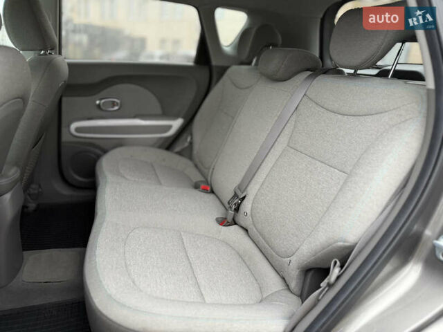 Сірий Кіа Soul, об'ємом двигуна 0 л та пробігом 141 тис. км за 10444 $, фото 10 на Automoto.ua