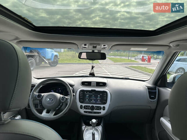 Сірий Кіа Soul, об'ємом двигуна 0 л та пробігом 161 тис. км за 10200 $, фото 32 на Automoto.ua