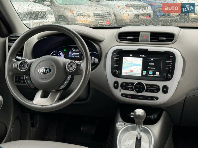 Киа Soul 2017 в Виннице на Automoto.ua Серый Киа Soul, объемом двигателя 0 л и пробегом 108 тыс. км за 10390 $, фото 23 на Automoto.ua