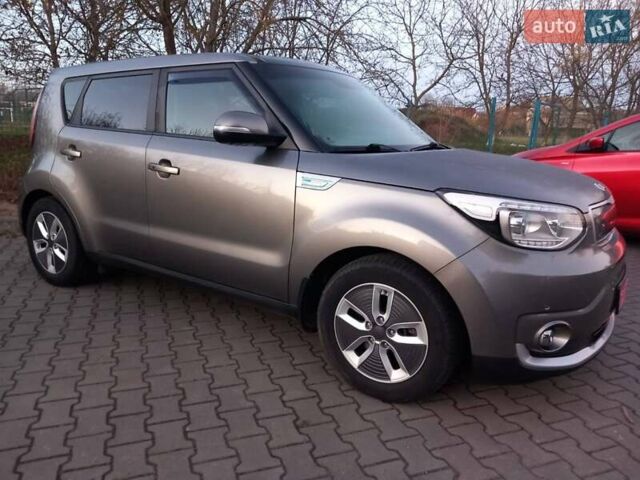 Сірий Кіа Soul, об'ємом двигуна 0 л та пробігом 105 тис. км за 11200 $, фото 4 на Automoto.ua