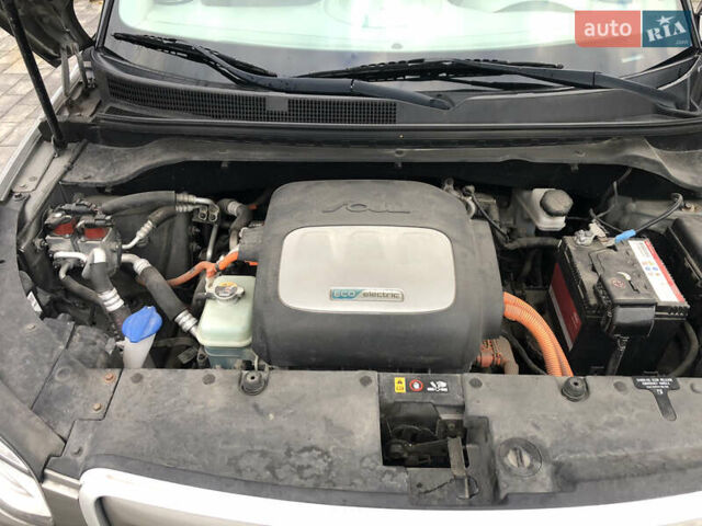 Сірий Кіа Soul, об'ємом двигуна 0 л та пробігом 130 тис. км за 10500 $, фото 21 на Automoto.ua