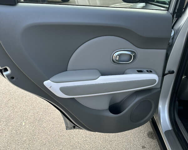 Сірий Кіа Soul, об'ємом двигуна 0 л та пробігом 161 тис. км за 10350 $, фото 29 на Automoto.ua