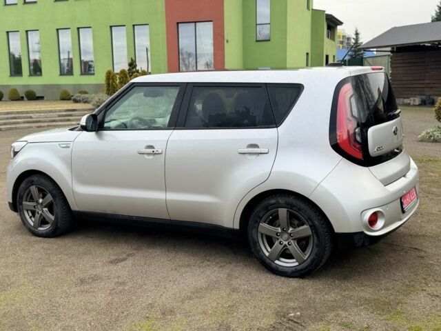 Серый Киа Soul, объемом двигателя 0 л и пробегом 100 тыс. км за 10300 $, фото 6 на Automoto.ua