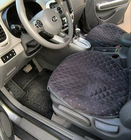 Серый Киа Soul, объемом двигателя 0 л и пробегом 82 тыс. км за 11500 $, фото 10 на Automoto.ua