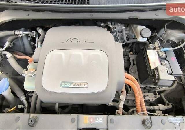 Серый Киа Soul, объемом двигателя 0 л и пробегом 82 тыс. км за 11500 $, фото 44 на Automoto.ua