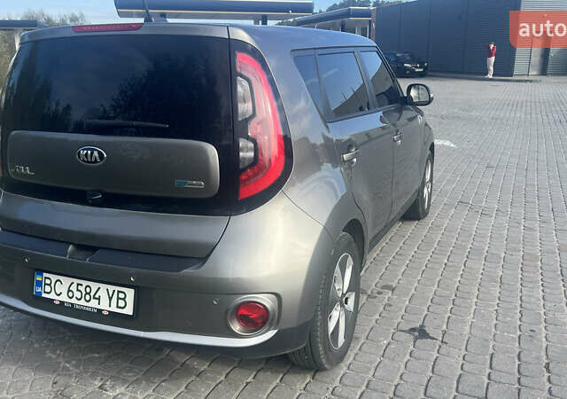 Киа Soul 2017 в Львове на Automoto.ua Серый Киа Soul, объемом двигателя 0 л и пробегом 140 тыс. км за 9800 $, фото 3 на Automoto.ua