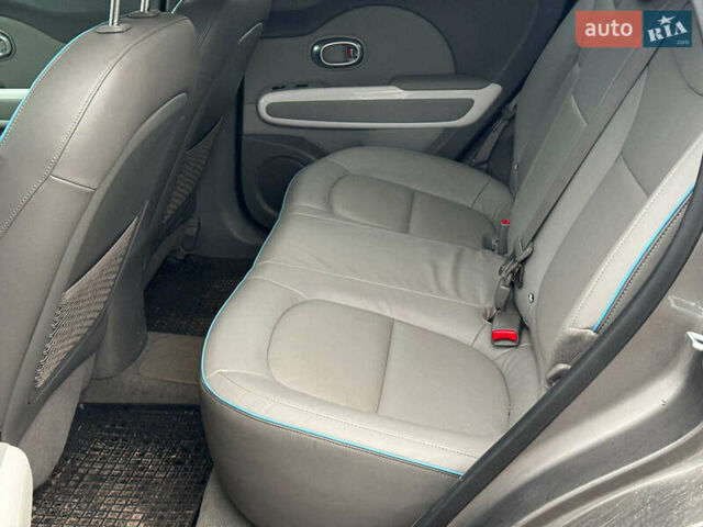 Киа Soul 2017 в Виннице на Automoto.ua Серый Киа Soul, объемом двигателя 0 л и пробегом 108 тыс. км за 10390 $, фото 17 на Automoto.ua