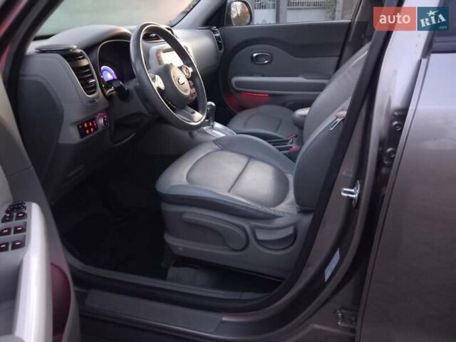 Сірий Кіа Soul, об'ємом двигуна 0 л та пробігом 105 тис. км за 11200 $, фото 12 на Automoto.ua