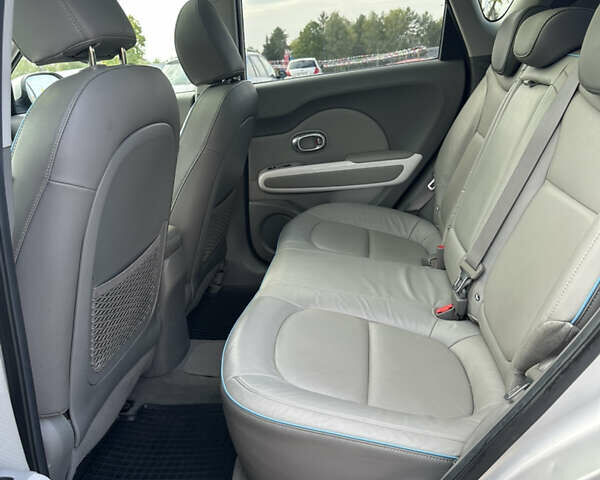 Сірий Кіа Soul, об'ємом двигуна 0 л та пробігом 161 тис. км за 10350 $, фото 31 на Automoto.ua