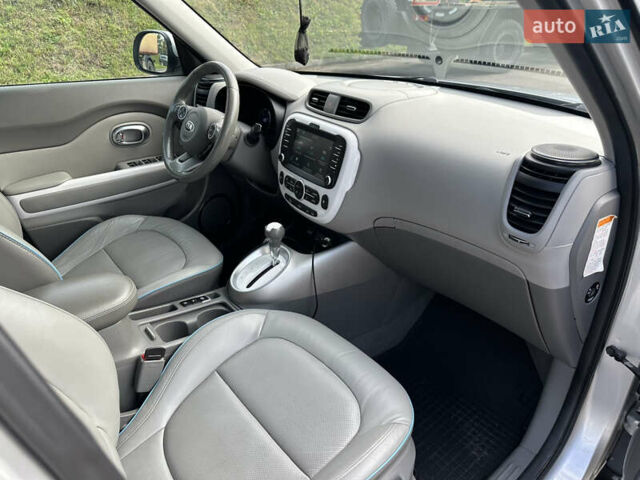 Сірий Кіа Soul, об'ємом двигуна 0 л та пробігом 161 тис. км за 10200 $, фото 44 на Automoto.ua