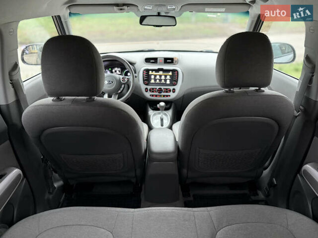 Сірий Кіа Soul, об'ємом двигуна 0 л та пробігом 141 тис. км за 10444 $, фото 12 на Automoto.ua