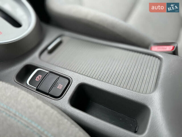 Сірий Кіа Soul, об'ємом двигуна 0 л та пробігом 141 тис. км за 10444 $, фото 24 на Automoto.ua