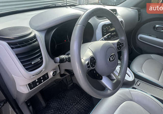 Киа Soul 2017 в Львове на Automoto.ua Серый Киа Soul, объемом двигателя 0 л и пробегом 140 тыс. км за 9800 $, фото 10 на Automoto.ua