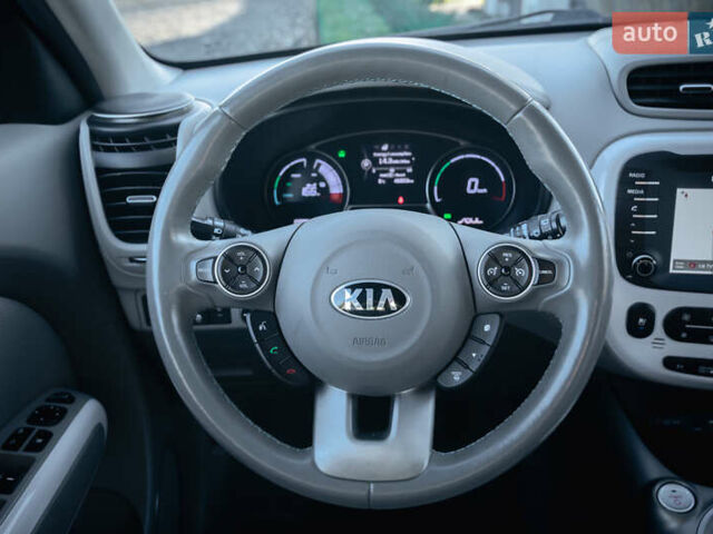 Сірий Кіа Soul, об'ємом двигуна 0 л та пробігом 46 тис. км за 11750 $, фото 16 на Automoto.ua