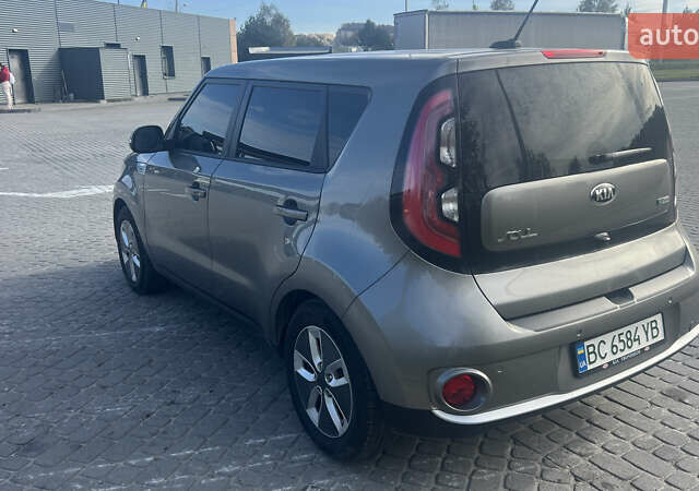 Киа Soul 2017 в Львове на Automoto.ua Серый Киа Soul, объемом двигателя 0 л и пробегом 140 тыс. км за 9800 $, фото 5 на Automoto.ua