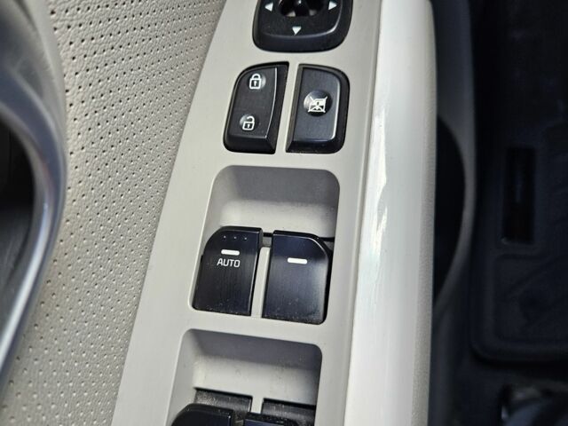 Серый Киа Soul, объемом двигателя 0 л и пробегом 67 тыс. км за 11000 $, фото 6 на Automoto.ua