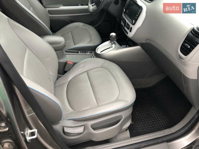 Сірий Кіа Soul, об'ємом двигуна 0 л та пробігом 130 тис. км за 10500 $, фото 17 на Automoto.ua