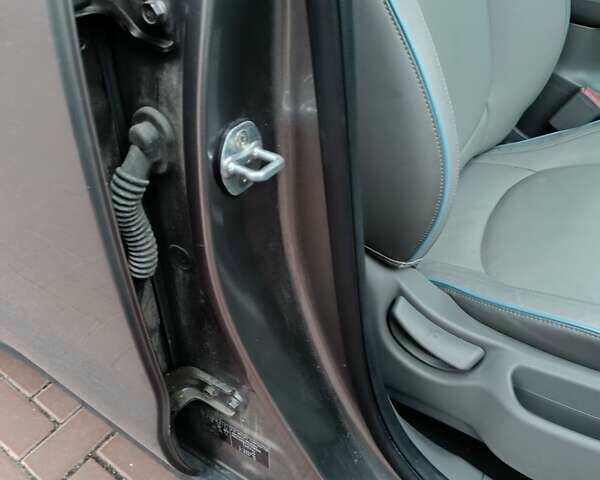 Серый Киа Soul, объемом двигателя 0 л и пробегом 130 тыс. км за 6150 $, фото 30 на Automoto.ua