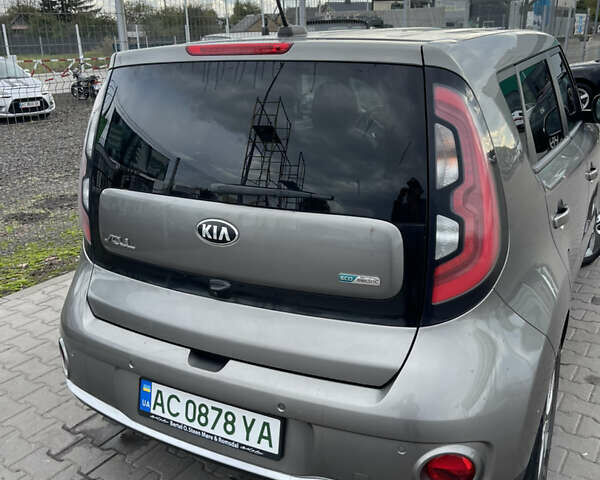 Киа Soul 2017 в Нововолынск на Automoto.ua Серый Киа Soul, объемом двигателя 0 л и пробегом 135 тыс. км за 10700 $, фото 8 на Automoto.ua