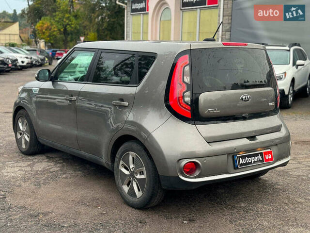 Киа Soul 2017 в Виннице на Automoto.ua Серый Киа Soul, объемом двигателя 0 л и пробегом 108 тыс. км за 10390 $, фото 6 на Automoto.ua