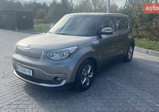 Киа Soul 2017 в Львове на Automoto.ua Серый Киа Soul, объемом двигателя 0 л и пробегом 140 тыс. км за 9800 $, фото 2 на Automoto.ua