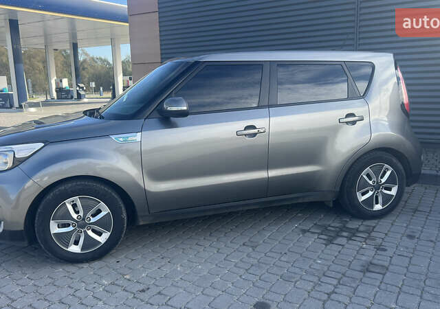 Киа Soul 2017 в Львове на Automoto.ua Серый Киа Soul, объемом двигателя 0 л и пробегом 140 тыс. км за 9800 $, фото 17 на Automoto.ua
