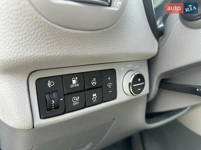 Сірий Кіа Soul, об'ємом двигуна 0 л та пробігом 161 тис. км за 10350 $, фото 20 на Automoto.ua