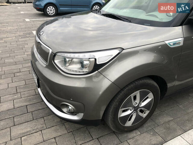Сірий Кіа Soul, об'ємом двигуна 0 л та пробігом 130 тис. км за 10500 $, фото 14 на Automoto.ua