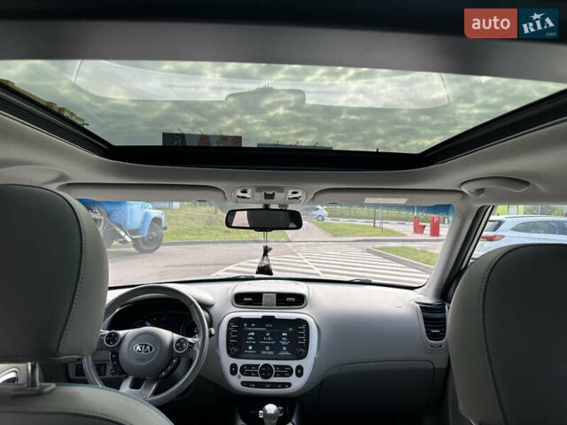 Сірий Кіа Soul, об'ємом двигуна 0 л та пробігом 161 тис. км за 10350 $, фото 24 на Automoto.ua