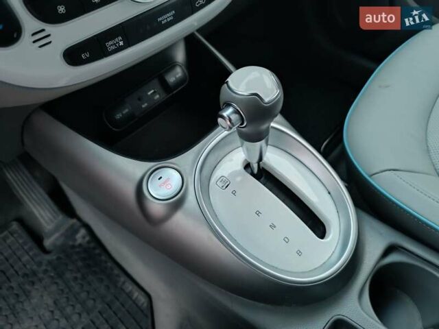 Серый Киа Soul, объемом двигателя 0 л и пробегом 130 тыс. км за 6150 $, фото 13 на Automoto.ua