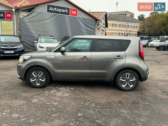 Киа Soul 2017 в Виннице на Automoto.ua Серый Киа Soul, объемом двигателя 0 л и пробегом 108 тыс. км за 10390 $, фото 7 на Automoto.ua