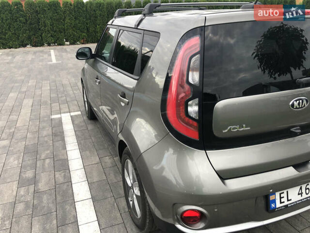Сірий Кіа Soul, об'ємом двигуна 0 л та пробігом 130 тис. км за 10500 $, фото 6 на Automoto.ua