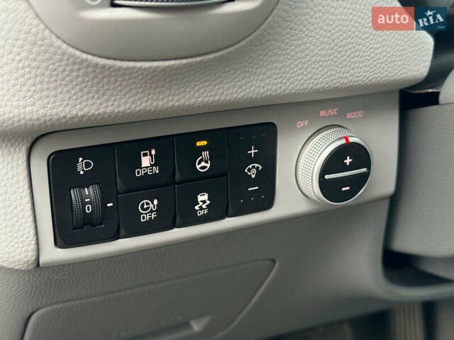 Киа Soul 2017 в Виннице на Automoto.ua Серый Киа Soul, объемом двигателя 0 л и пробегом 108 тыс. км за 10390 $, фото 16 на Automoto.ua