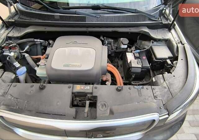 Серый Киа Soul, объемом двигателя 0 л и пробегом 82 тыс. км за 11500 $, фото 46 на Automoto.ua