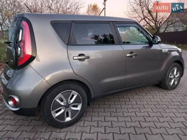 Сірий Кіа Soul, об'ємом двигуна 0 л та пробігом 105 тис. км за 11200 $, фото 5 на Automoto.ua