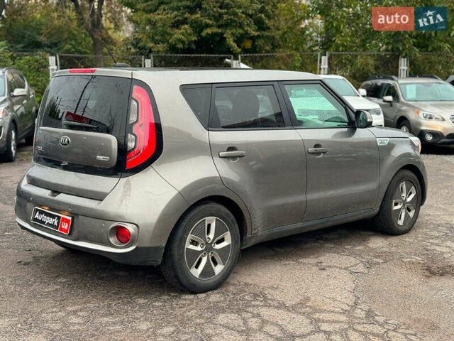 Киа Soul 2017 в Виннице на Automoto.ua Серый Киа Soul, объемом двигателя 0 л и пробегом 108 тыс. км за 10390 $, фото 4 на Automoto.ua