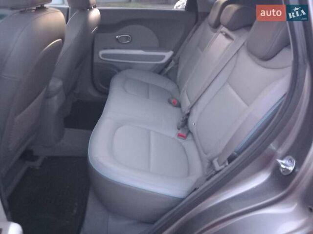 Сірий Кіа Soul, об'ємом двигуна 0 л та пробігом 105 тис. км за 11200 $, фото 22 на Automoto.ua
