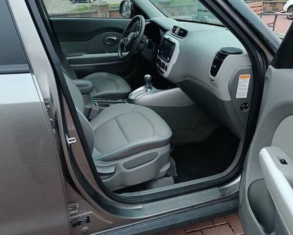 Серый Киа Soul, объемом двигателя 0 л и пробегом 130 тыс. км за 6150 $, фото 27 на Automoto.ua