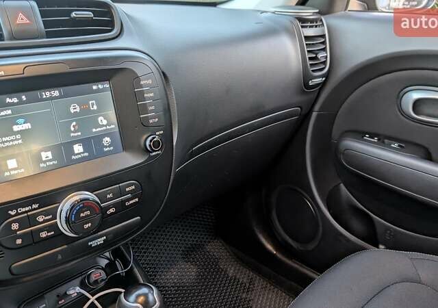 Сірий Кіа Soul, об'ємом двигуна 2 л та пробігом 108 тис. км за 11300 $, фото 24 на Automoto.ua