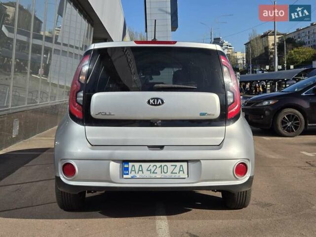 Сірий Кіа Soul, об'ємом двигуна 0 л та пробігом 116 тис. км за 9700 $, фото 4 на Automoto.ua