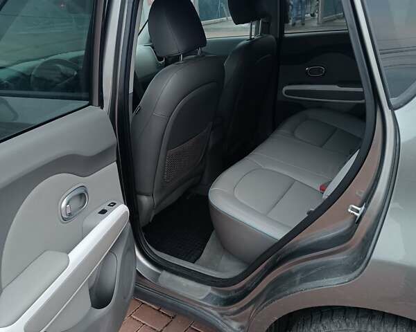 Серый Киа Soul, объемом двигателя 0 л и пробегом 130 тыс. км за 6150 $, фото 23 на Automoto.ua