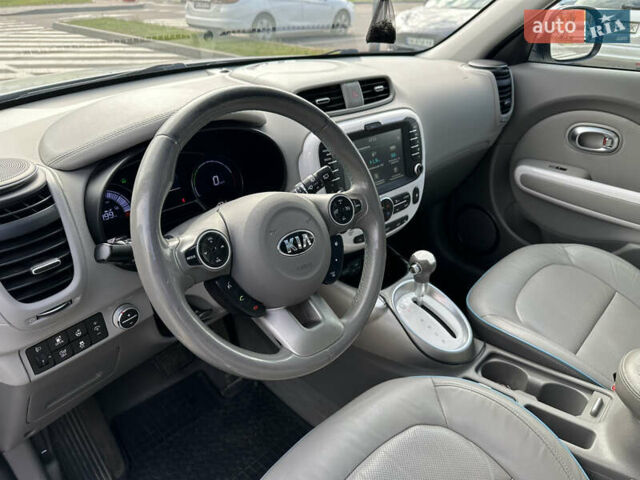 Сірий Кіа Soul, об'ємом двигуна 0 л та пробігом 161 тис. км за 10350 $, фото 21 на Automoto.ua