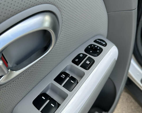 Сірий Кіа Soul, об'ємом двигуна 0 л та пробігом 161 тис. км за 10200 $, фото 24 на Automoto.ua