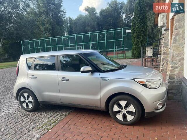 Сірий Кіа Soul, об'ємом двигуна 0 л та пробігом 71 тис. км за 11000 $, фото 6 на Automoto.ua