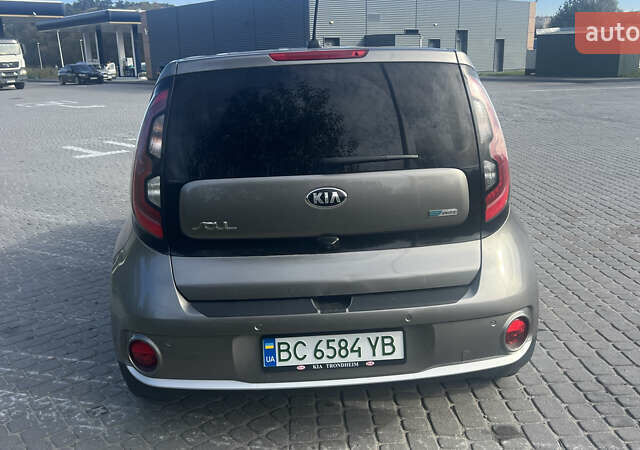 Киа Soul 2017 в Львове на Automoto.ua Серый Киа Soul, объемом двигателя 0 л и пробегом 140 тыс. км за 9800 $, фото 6 на Automoto.ua