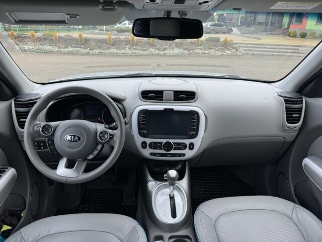 Серый Киа Soul, объемом двигателя 0 л и пробегом 100 тыс. км за 10300 $, фото 7 на Automoto.ua